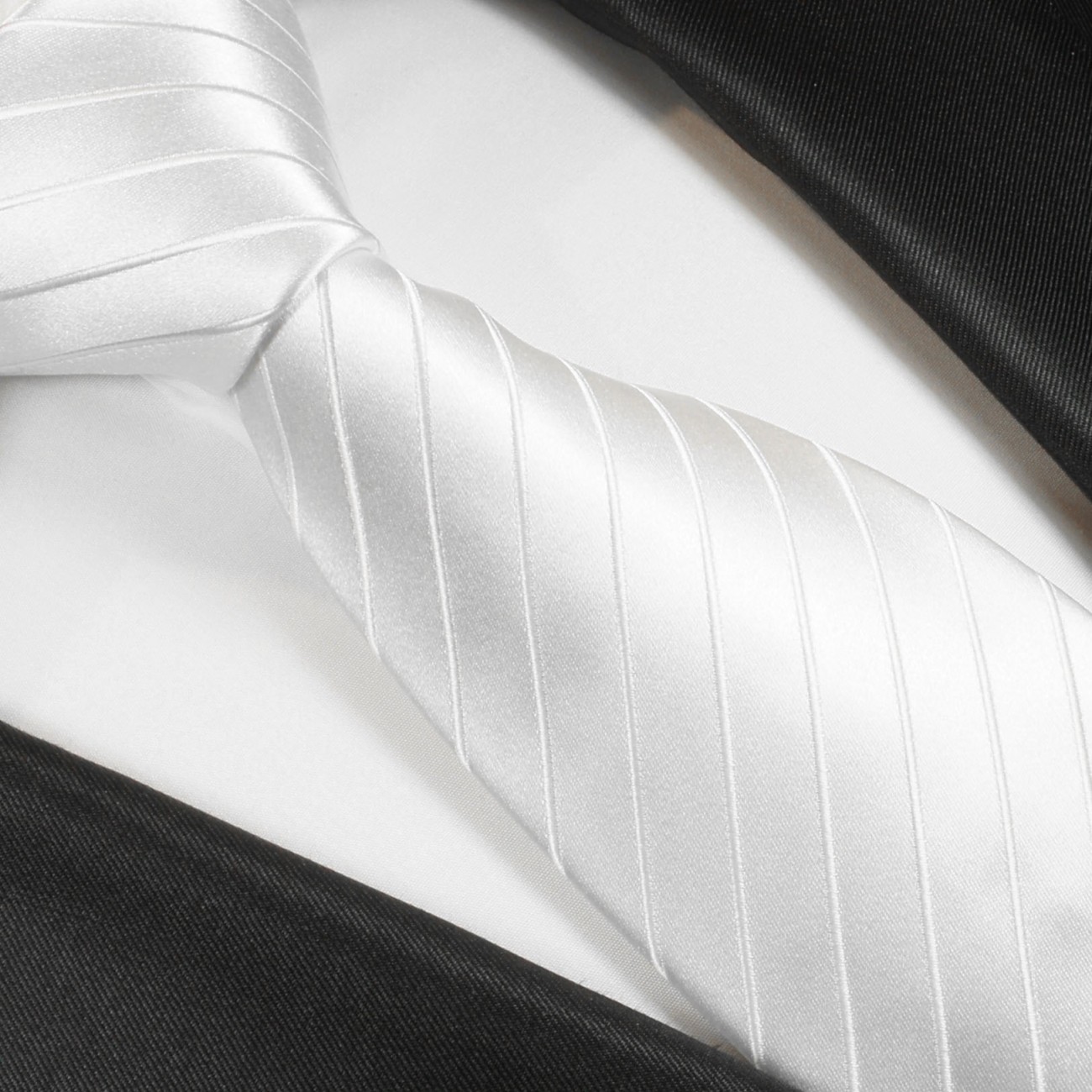weiß-gestreifte-Krawatte-2052