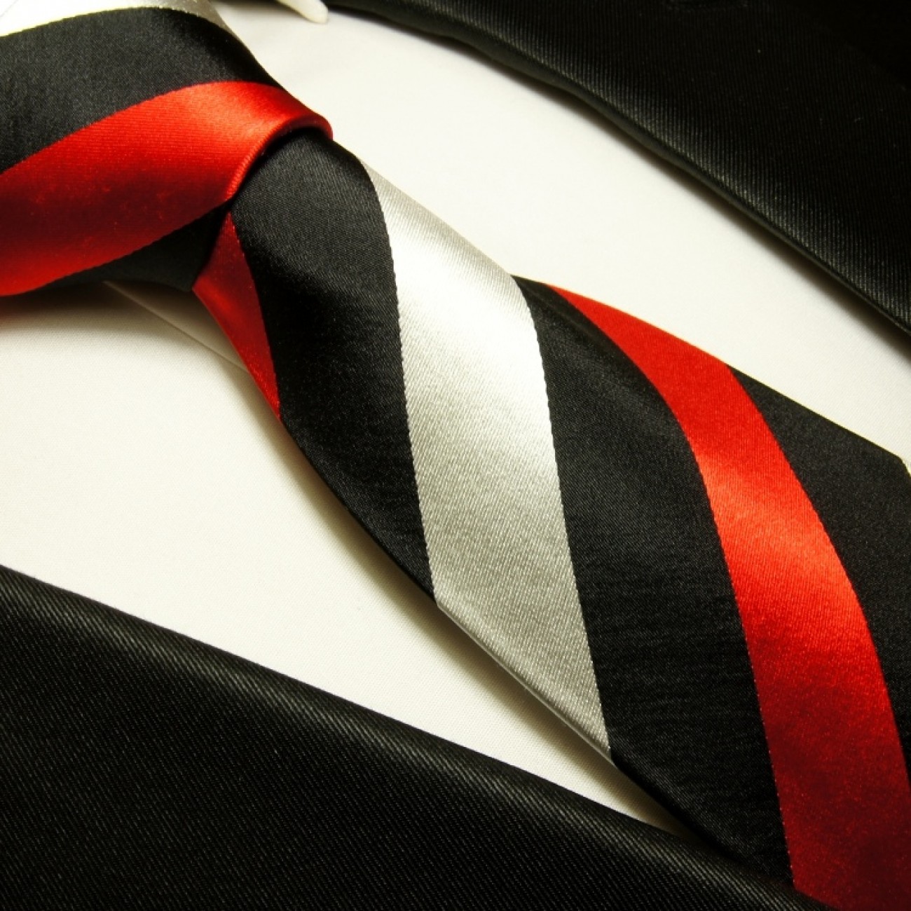 Extra lange Krawatte 165cm - Krawatte Überlänge - schwarz rot silber gestreift
