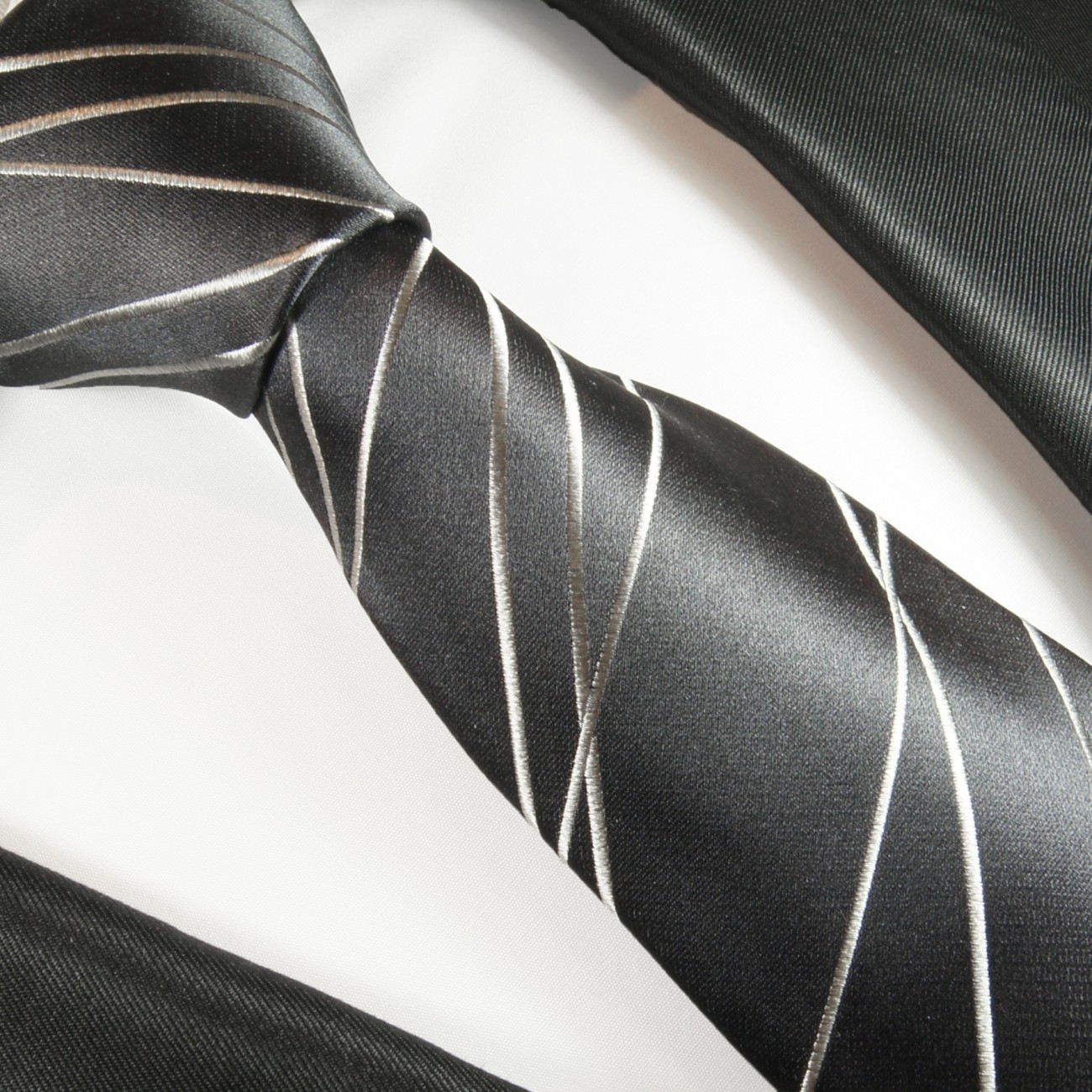 schwarz silber Krawatte
