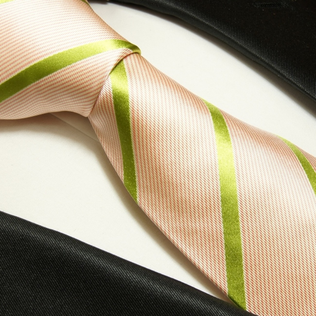 pink grüne krawatte