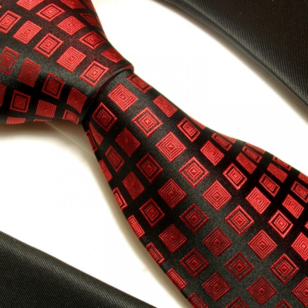 schwarz rote Krawatte Seide kariert